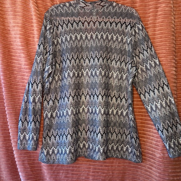 Chico's Black and Gold Patterned very lightweight jacket. - Picture 6 of 9